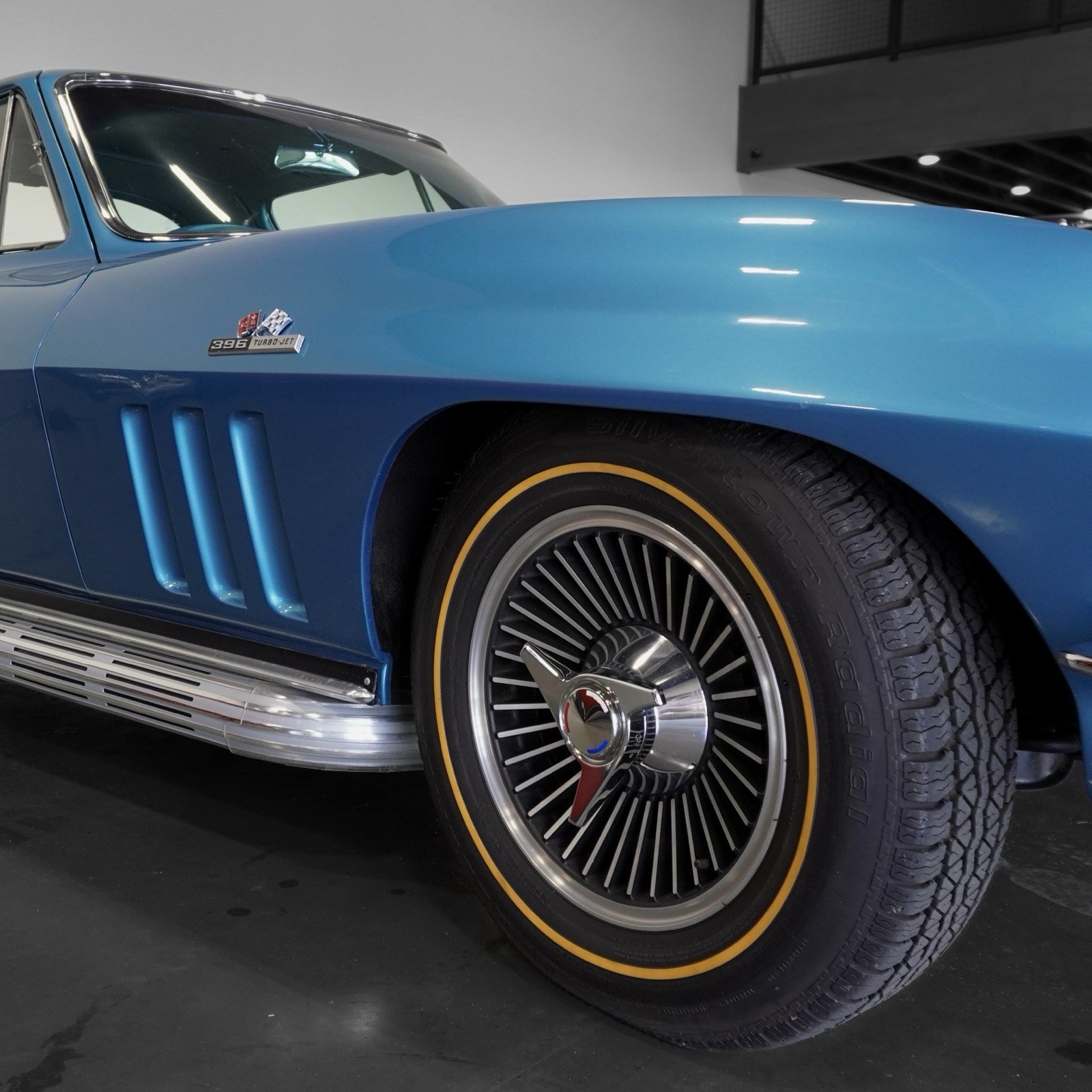 Chevrolet-Corvette-1965-Coupe-18