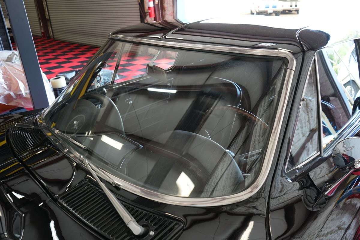 Chevrolet-Corvette-1965-Coupe-19