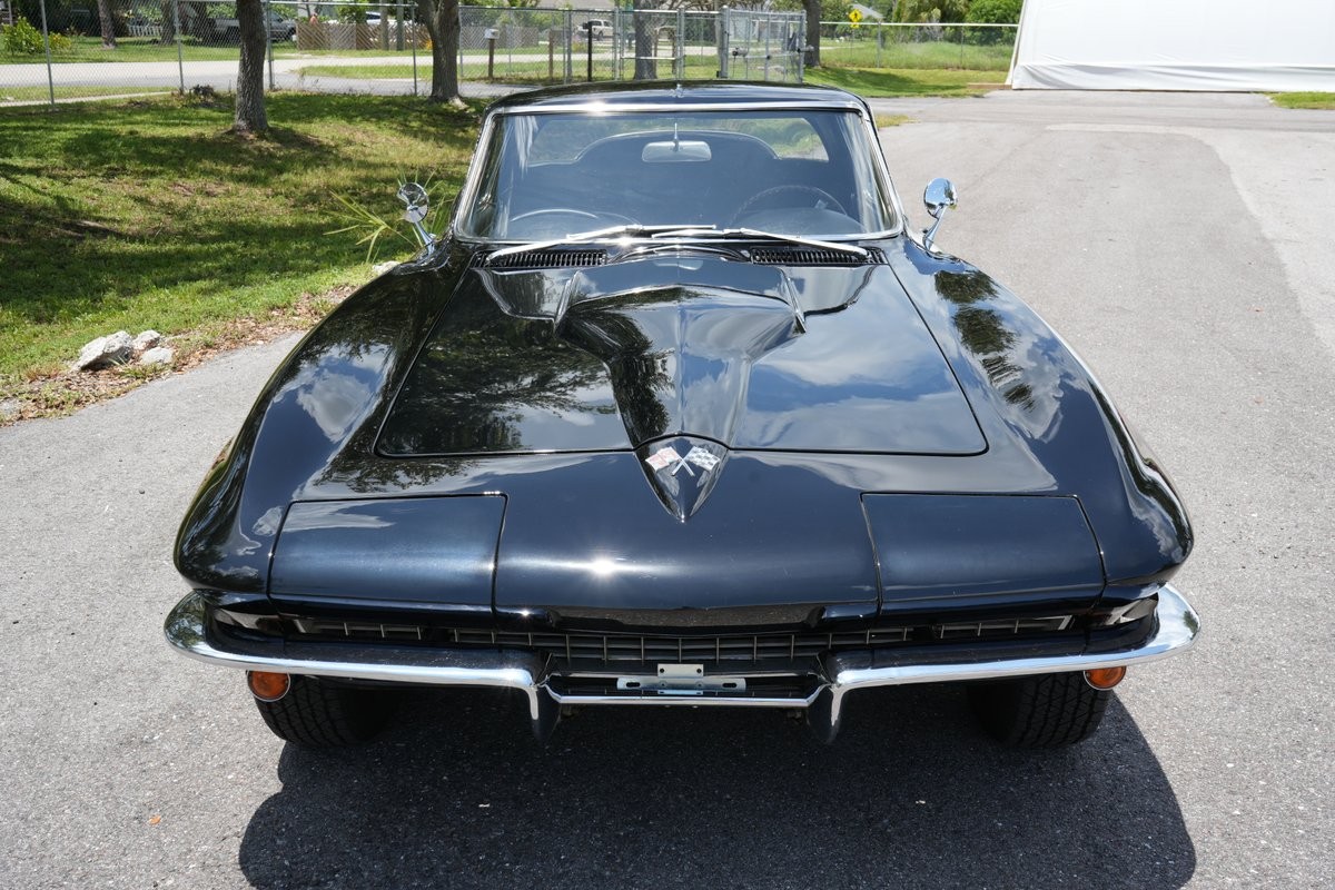 Chevrolet-Corvette-1965-Coupe-2