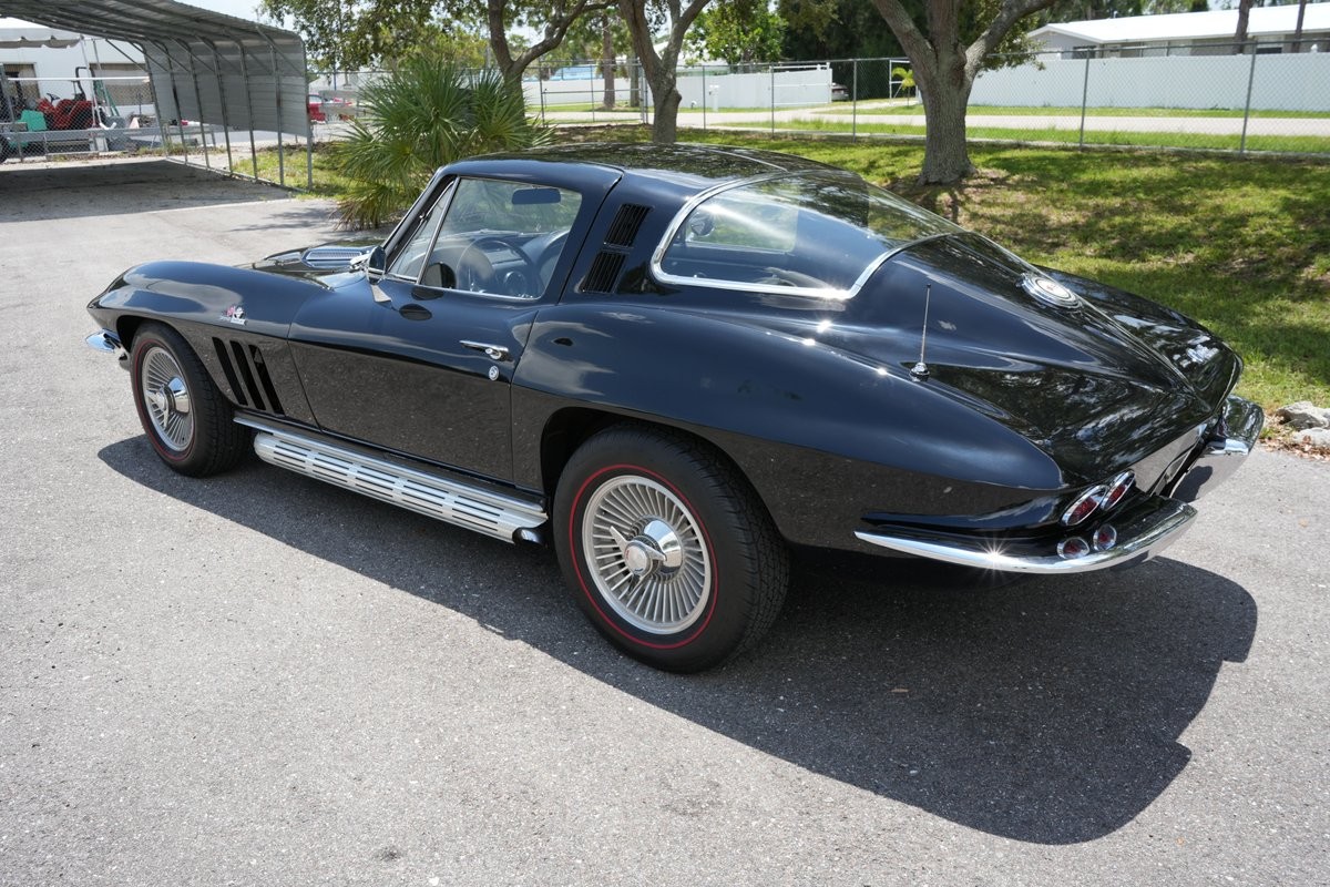 Chevrolet-Corvette-1965-Coupe-4