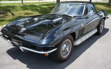 Chevrolet-Corvette-1965-Coupe