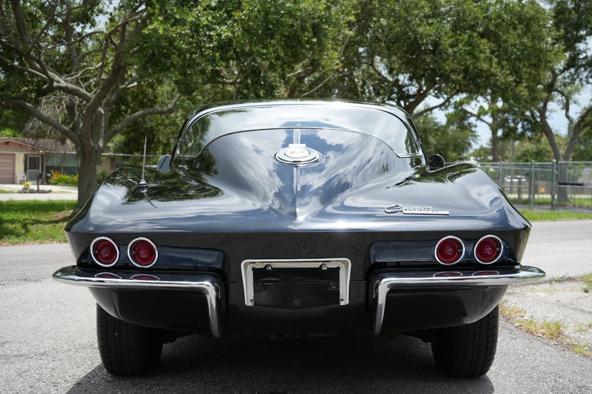 Chevrolet-Corvette-1965-Coupe-5