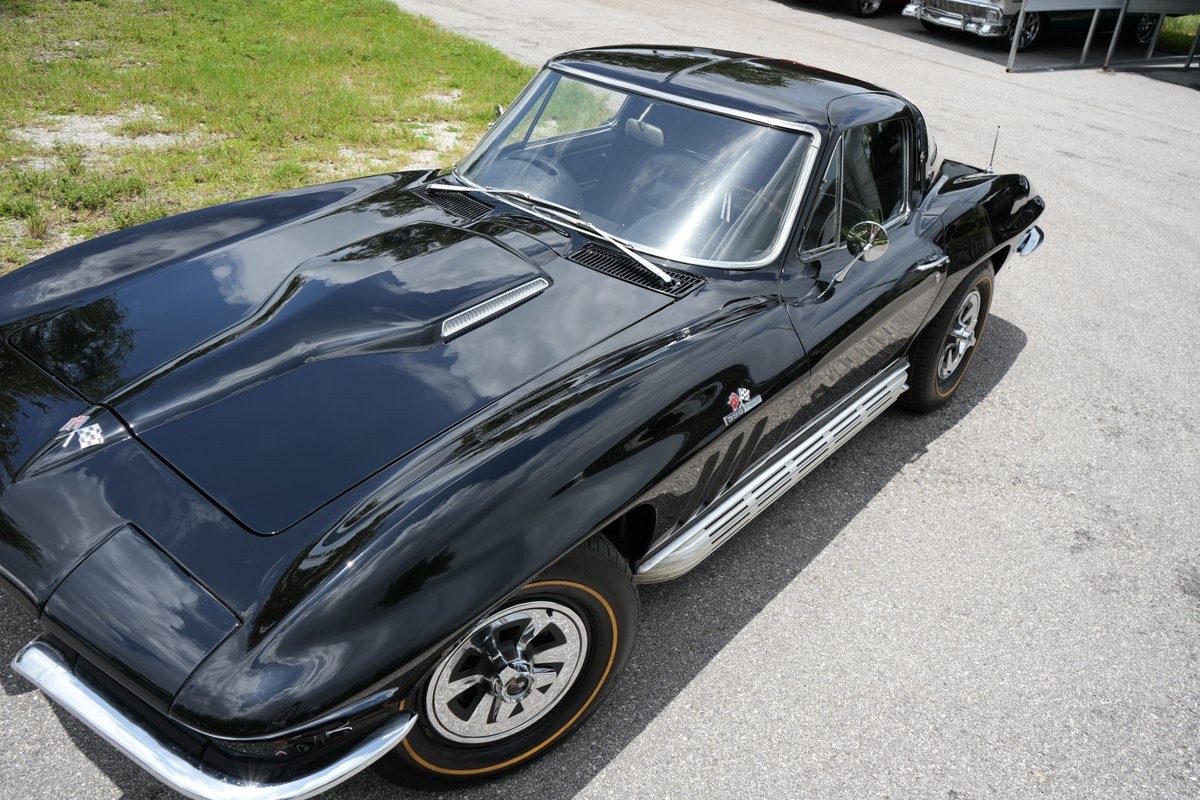 Chevrolet-Corvette-1965-Coupe-9