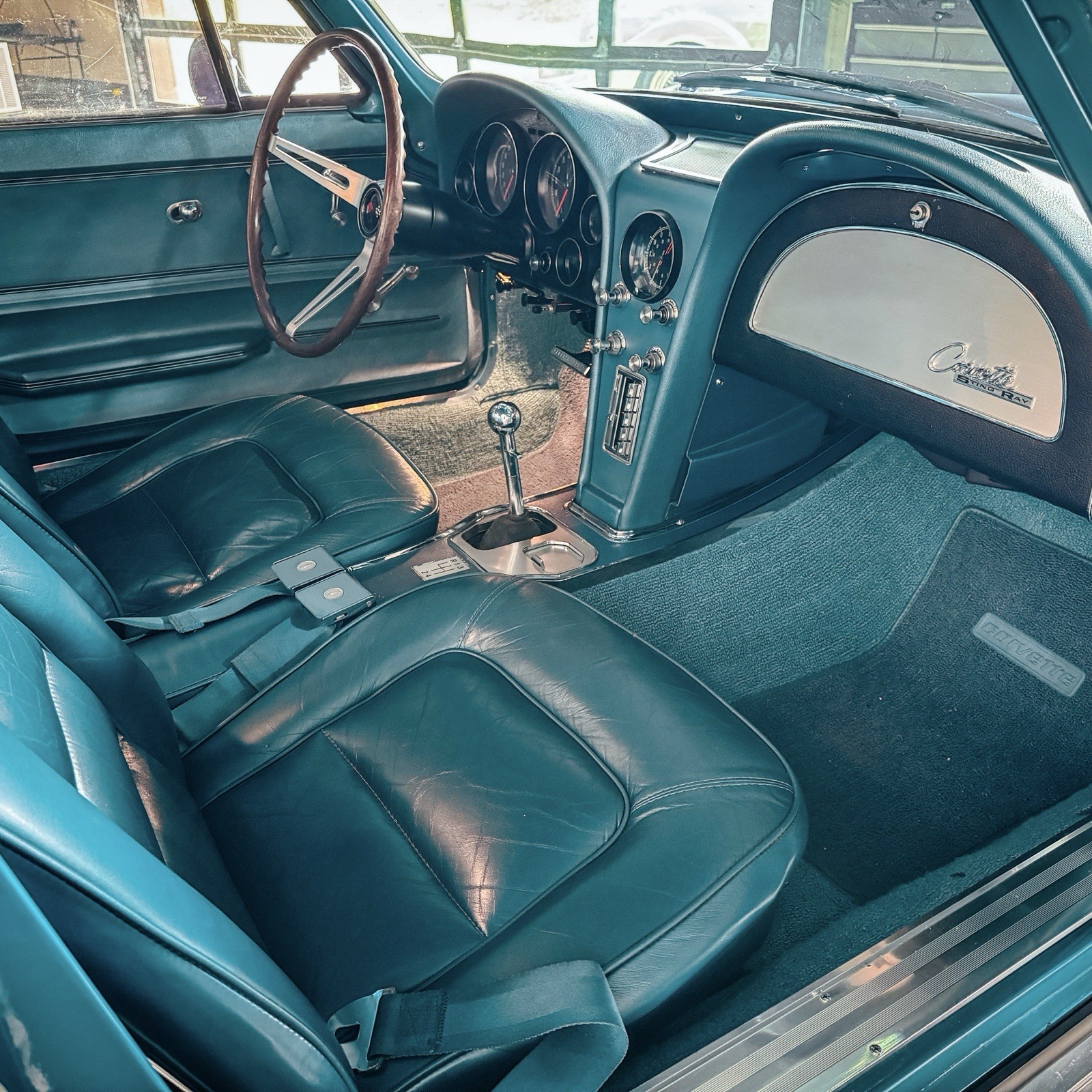 Chevrolet-Corvette-1965-Coupe-9