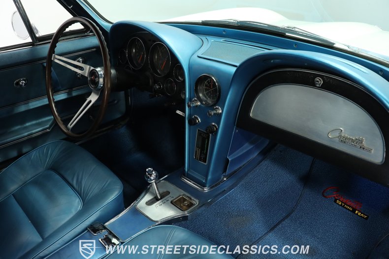 Chevrolet-Corvette-1965-White-Blue-1