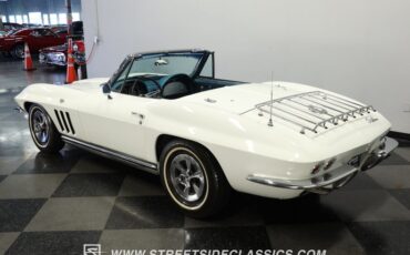 Chevrolet-Corvette-1965-White-Blue-10