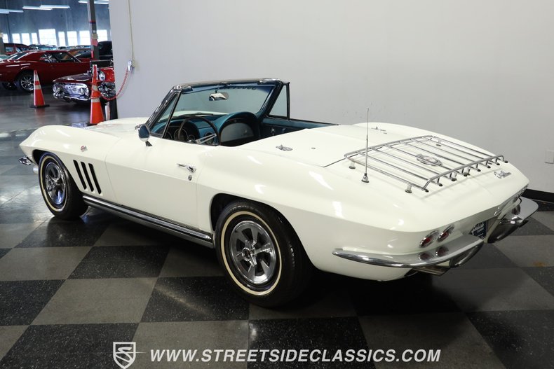Chevrolet-Corvette-1965-White-Blue-10