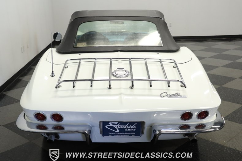 Chevrolet-Corvette-1965-White-Blue-12