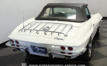 Chevrolet-Corvette-1965-White-Blue-13