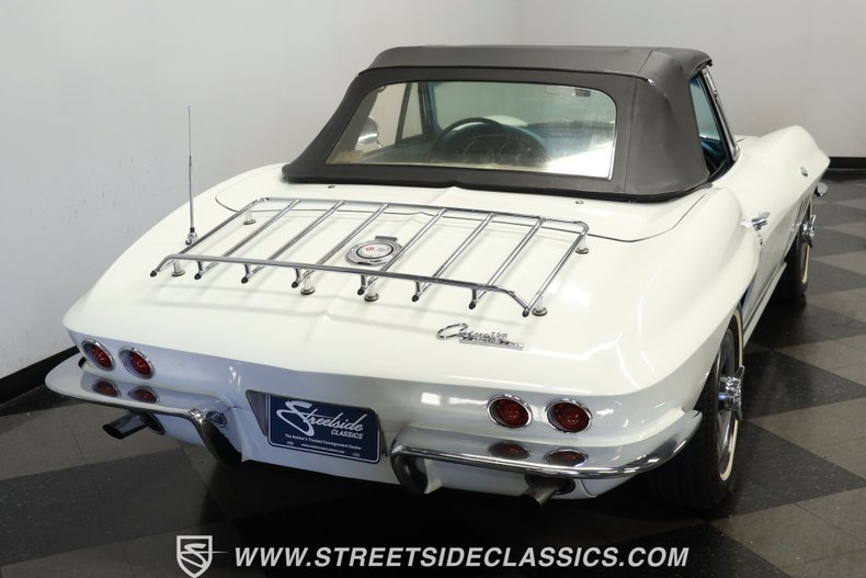 Chevrolet-Corvette-1965-White-Blue-13