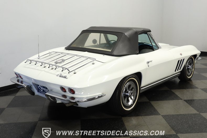 Chevrolet-Corvette-1965-White-Blue-14