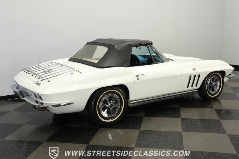 Chevrolet-Corvette-1965-White-Blue-15