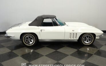 Chevrolet-Corvette-1965-White-Blue-16