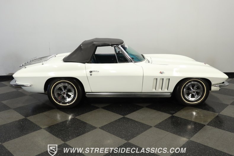Chevrolet-Corvette-1965-White-Blue-16