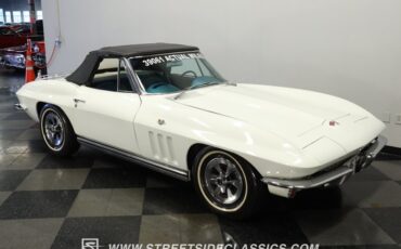 Chevrolet-Corvette-1965-White-Blue-17