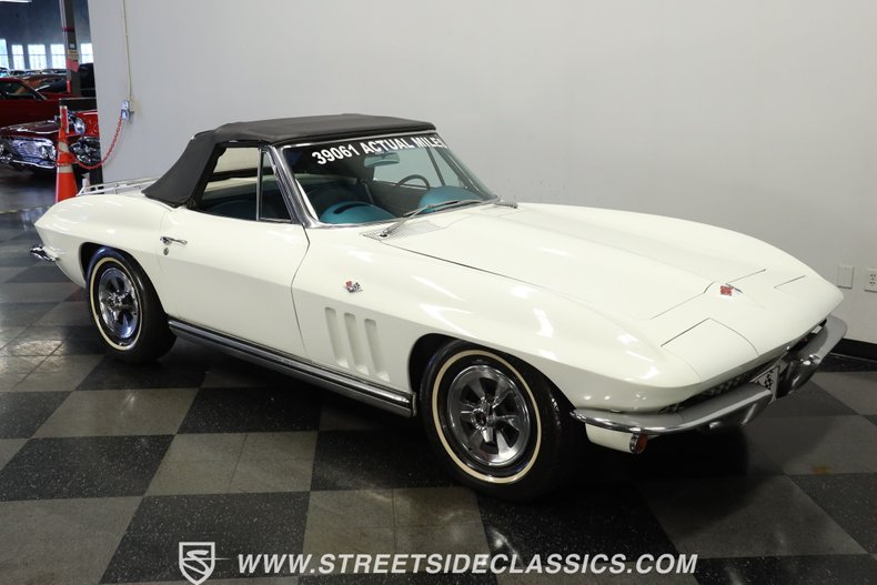 Chevrolet-Corvette-1965-White-Blue-17