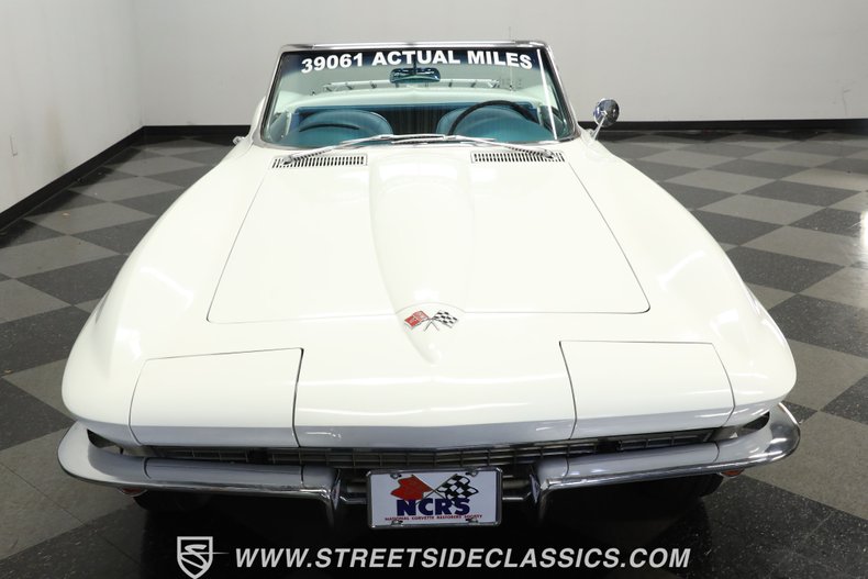 Chevrolet-Corvette-1965-White-Blue-19