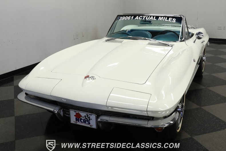 Chevrolet-Corvette-1965-White-Blue-20