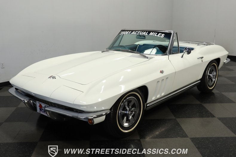 Chevrolet-Corvette-1965-White-Blue-21