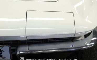 Chevrolet-Corvette-1965-White-Blue-22