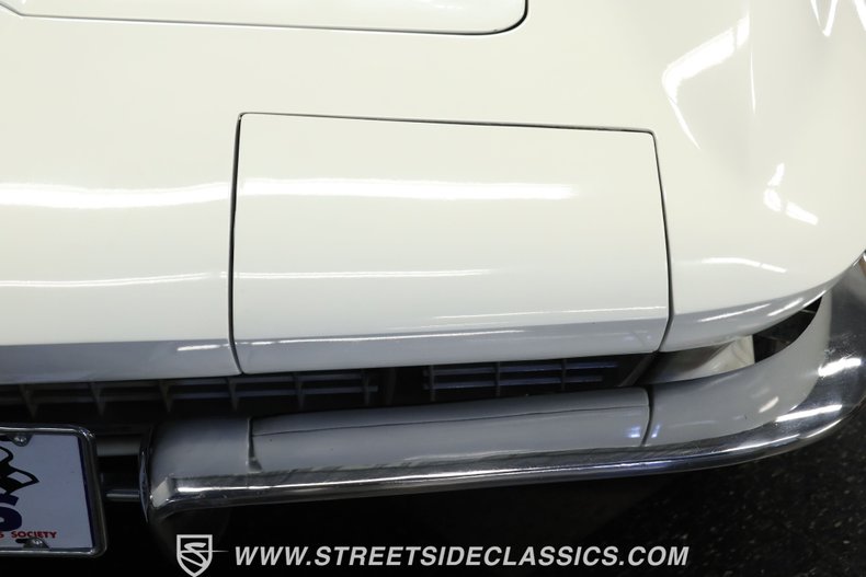 Chevrolet-Corvette-1965-White-Blue-22