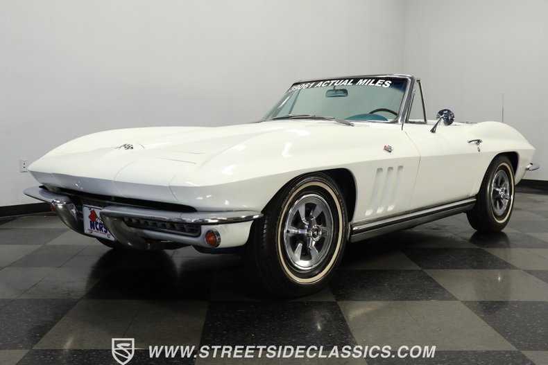 Chevrolet-Corvette-1965-White-Blue-23