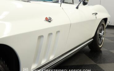 Chevrolet-Corvette-1965-White-Blue-24