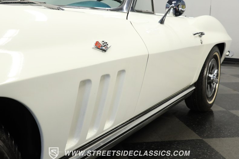 Chevrolet-Corvette-1965-White-Blue-24