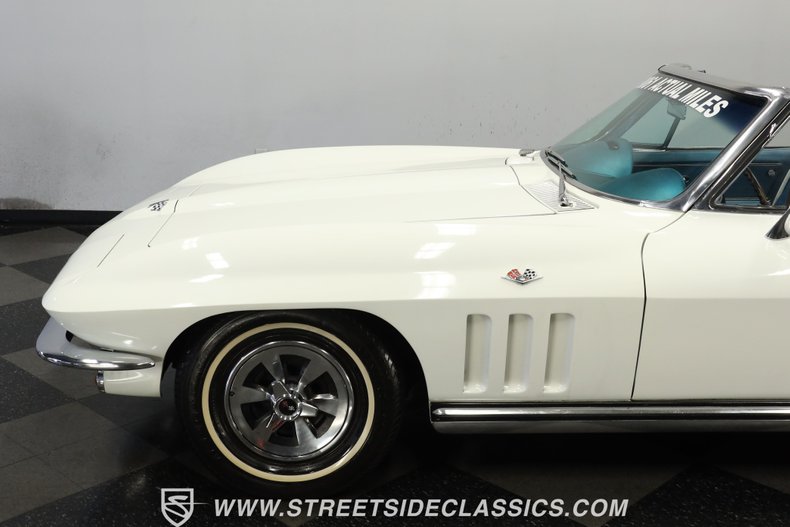 Chevrolet-Corvette-1965-White-Blue-25