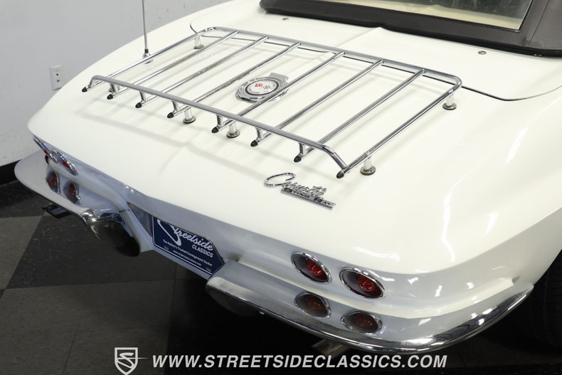 Chevrolet-Corvette-1965-White-Blue-26