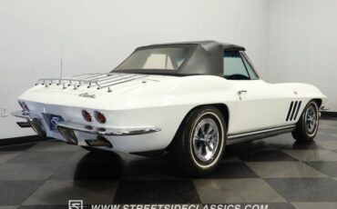 Chevrolet-Corvette-1965-White-Blue-27