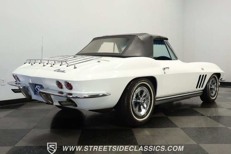 Chevrolet-Corvette-1965-White-Blue-27