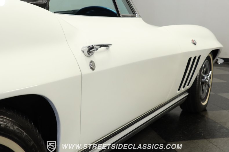 Chevrolet-Corvette-1965-White-Blue-28