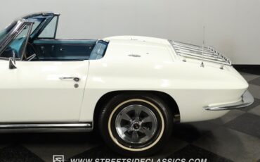 Chevrolet-Corvette-1965-White-Blue-30