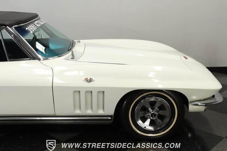 Chevrolet-Corvette-1965-White-Blue-32