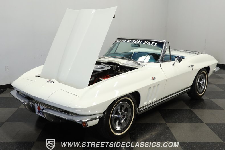 Chevrolet-Corvette-1965-White-Blue-33