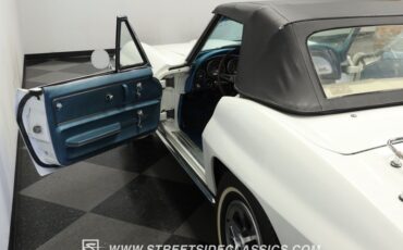 Chevrolet-Corvette-1965-White-Blue-37