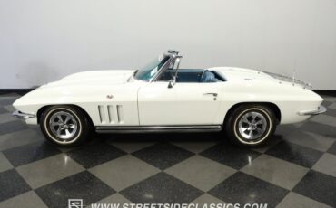 Chevrolet-Corvette-1965-White-Blue