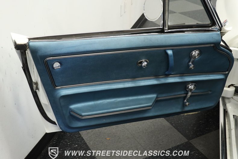 Chevrolet-Corvette-1965-White-Blue-38