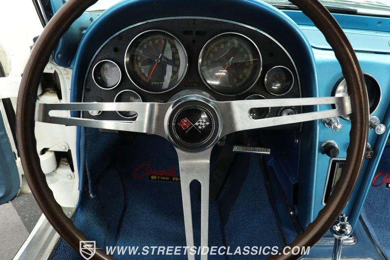 Chevrolet-Corvette-1965-White-Blue-40