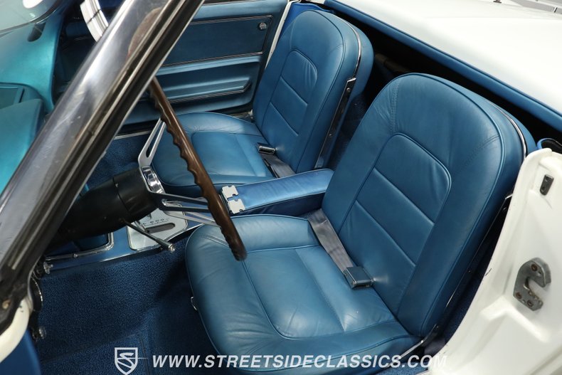 Chevrolet-Corvette-1965-White-Blue-46