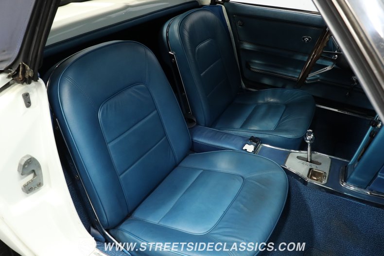 Chevrolet-Corvette-1965-White-Blue-47