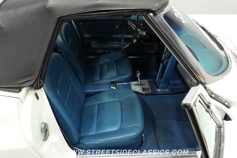 Chevrolet-Corvette-1965-White-Blue-48