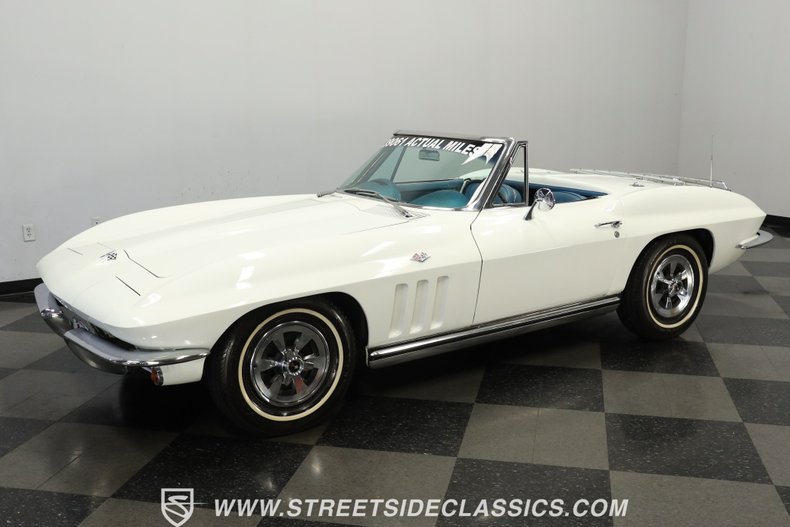 Chevrolet-Corvette-1965-White-Blue-9