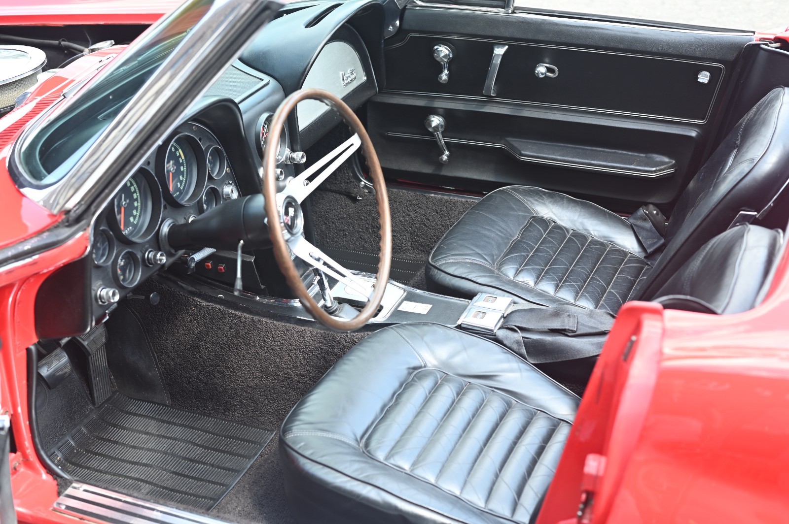 Chevrolet-Corvette-1966-Convertible-12