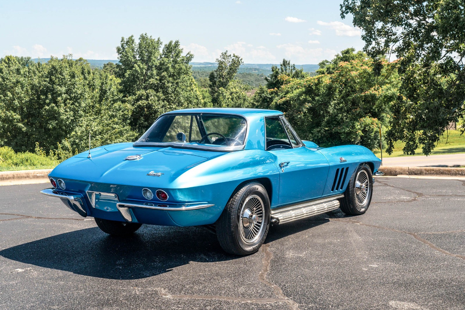 Chevrolet-Corvette-1966-Convertible-12