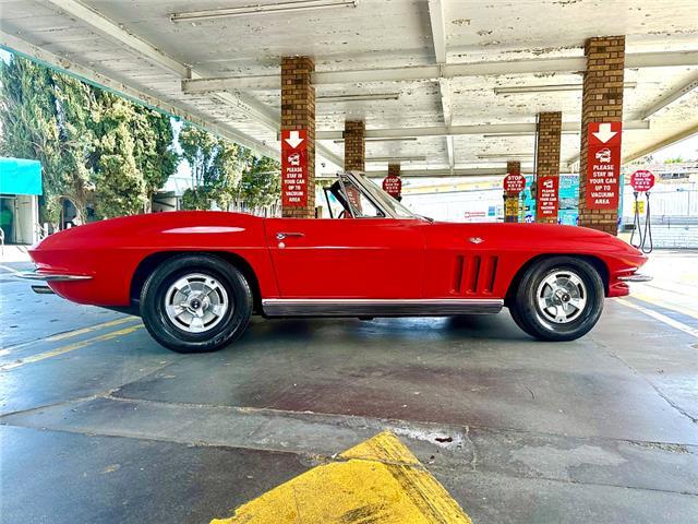 Chevrolet-Corvette-1966-Convertible-12