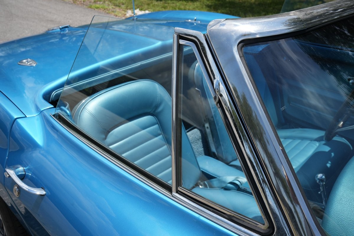 Chevrolet-Corvette-1966-Convertible-13