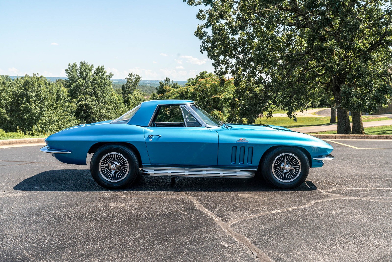 Chevrolet-Corvette-1966-Convertible-13