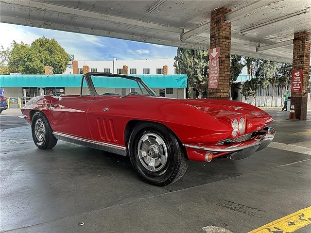 Chevrolet-Corvette-1966-Convertible-13